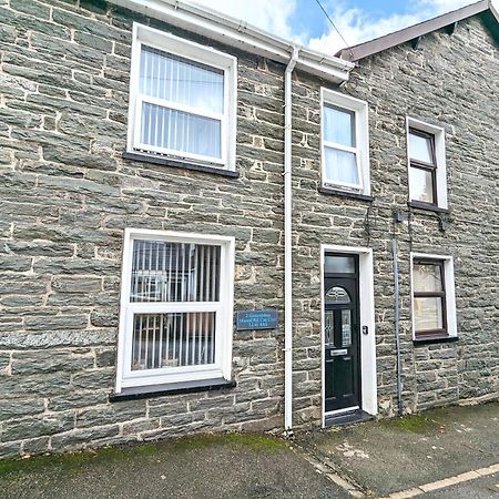 Cheerful 2 Bed Home With Mountain Views Blaenau Ffestiniog Buitenkant foto