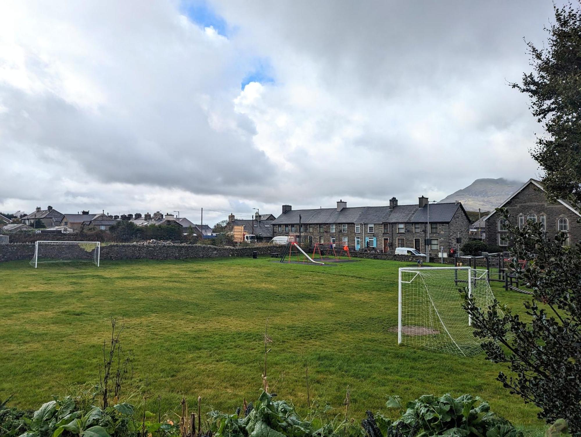 Cheerful 2 Bed Home With Mountain Views Blaenau Ffestiniog Buitenkant foto