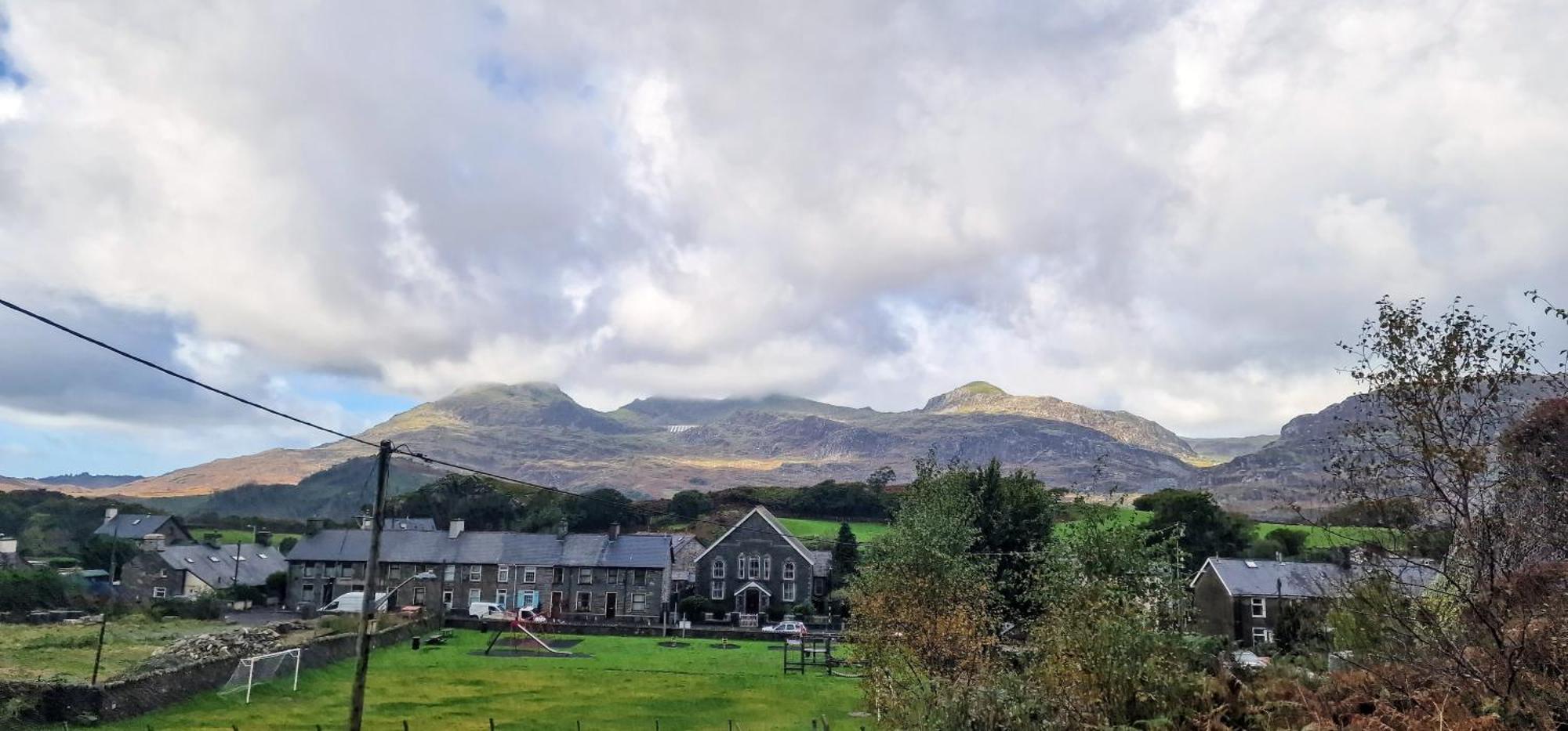 Cheerful 2 Bed Home With Mountain Views Blaenau Ffestiniog Buitenkant foto